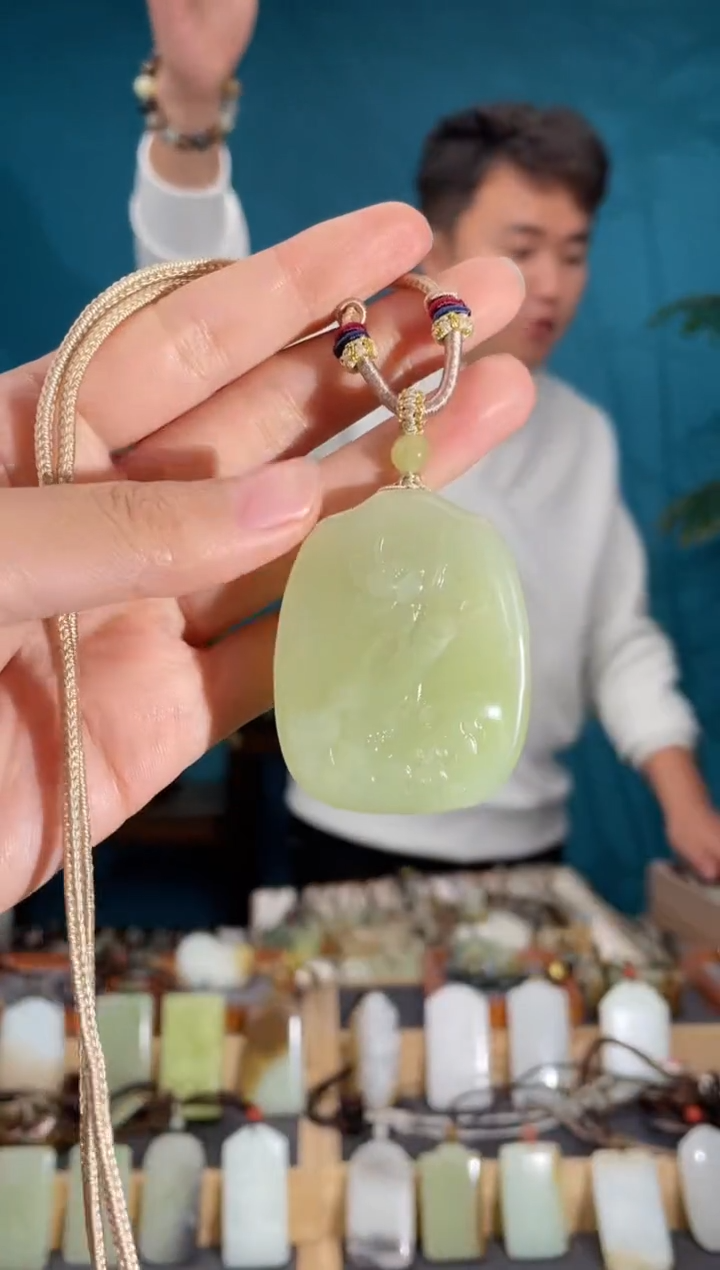 颈饰未镶嵌和田玉1