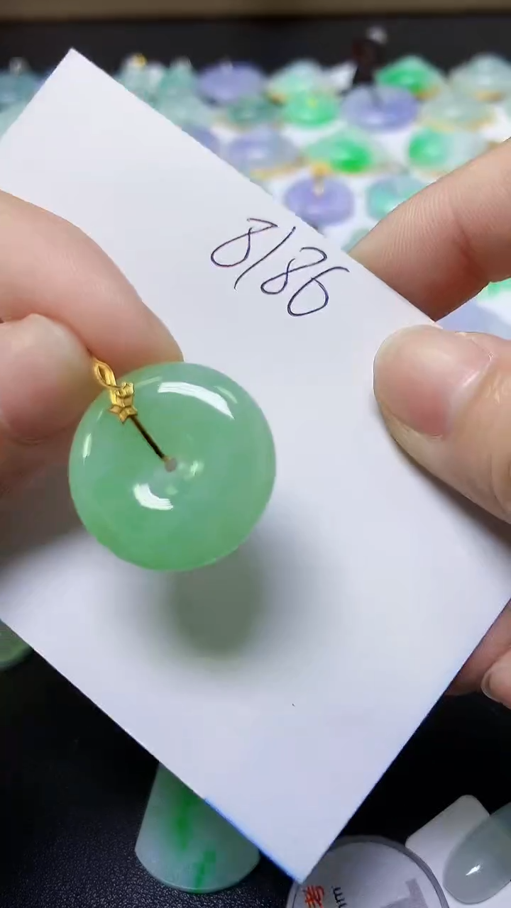 翡翠18K金镶嵌颈饰天然自然緬甸A貨翡翠