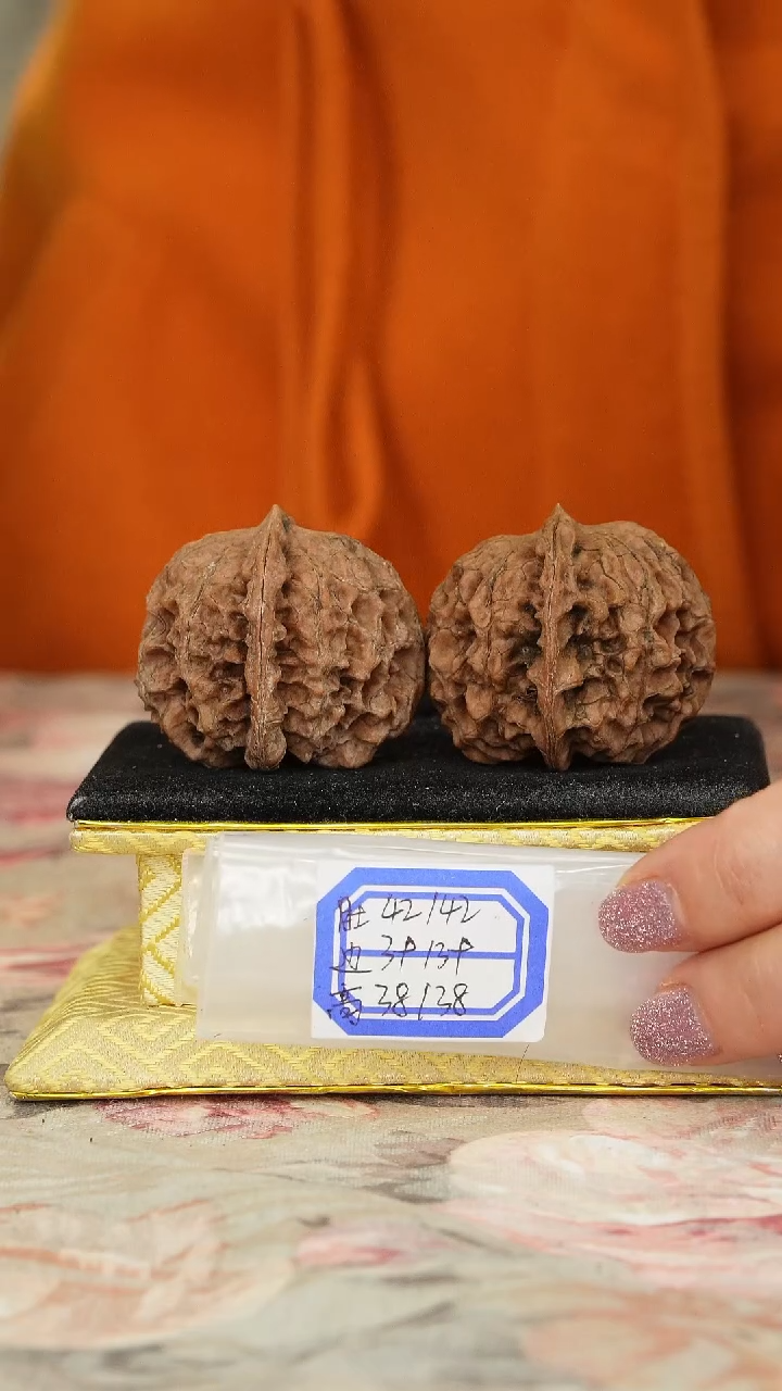 【闪购商品】文玩核桃把件非嫁接元宝