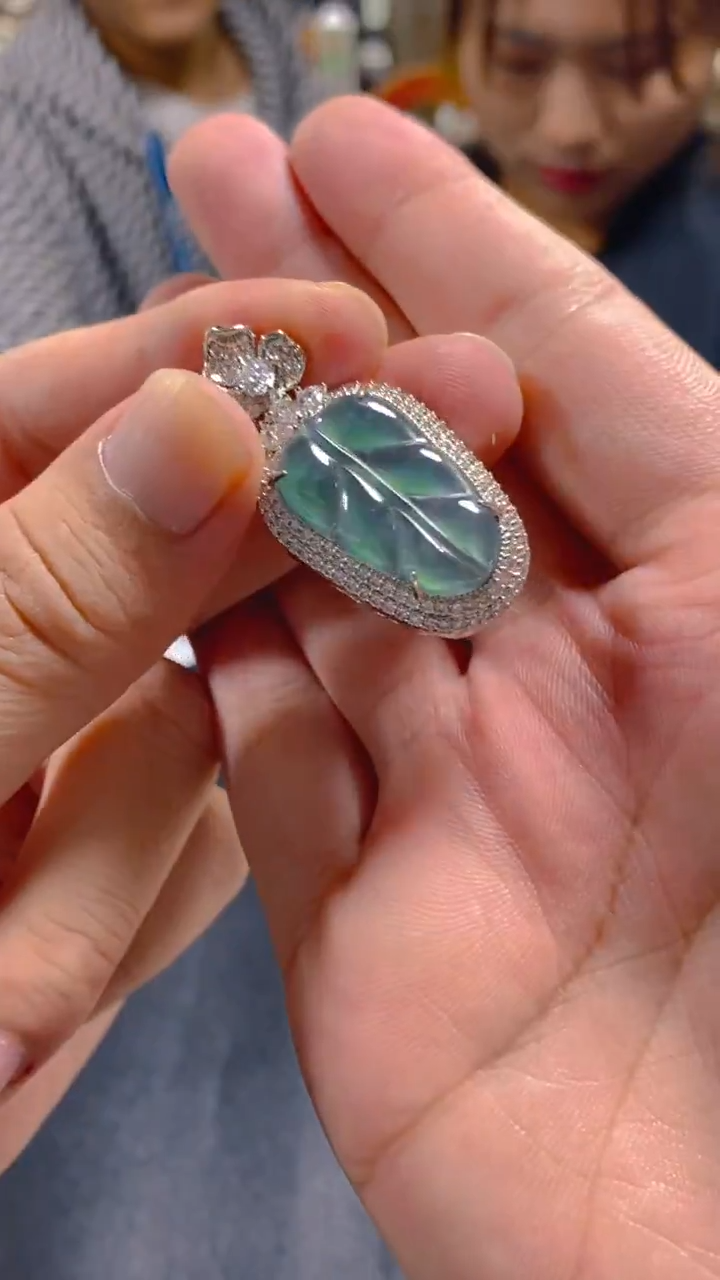 【闪购商品】翡翠吊坠(赠链)未镶嵌0329785267多样性发一