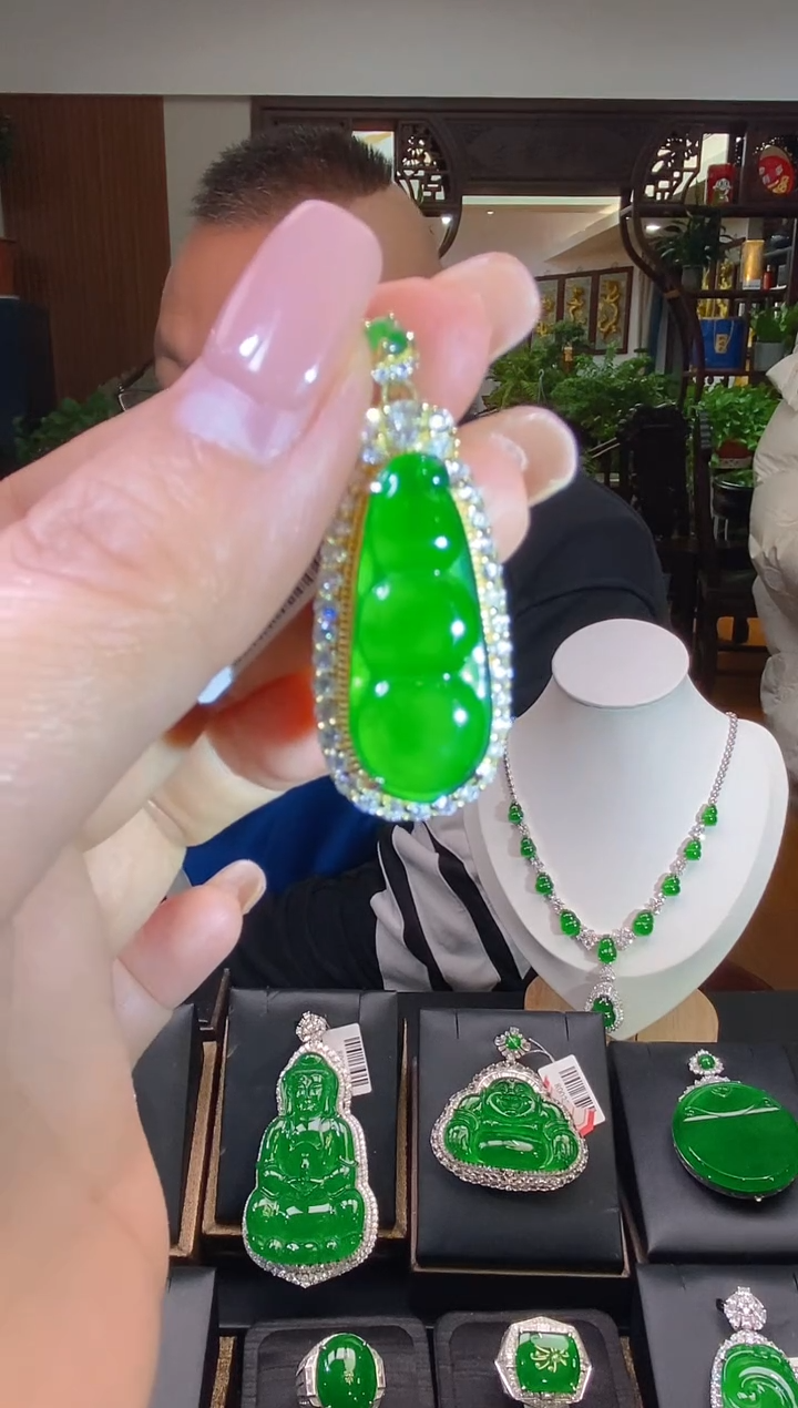 【闪购商品】翡翠吊坠(不含链)未镶嵌翡翠吊坠