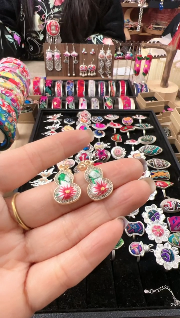 【闪购商品】织绣民族风老绣饰品100