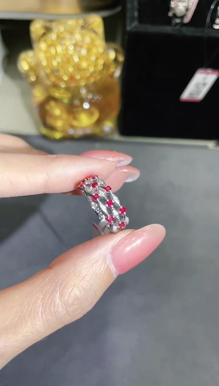 【闪购商品】戒指18K金镶嵌红宝石·