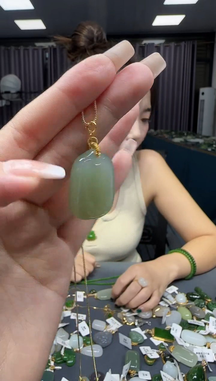 和田玉18K金镶嵌挂件1