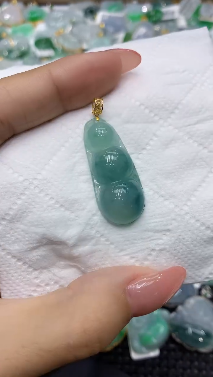 颈饰18K金镶嵌翡翠111111111111