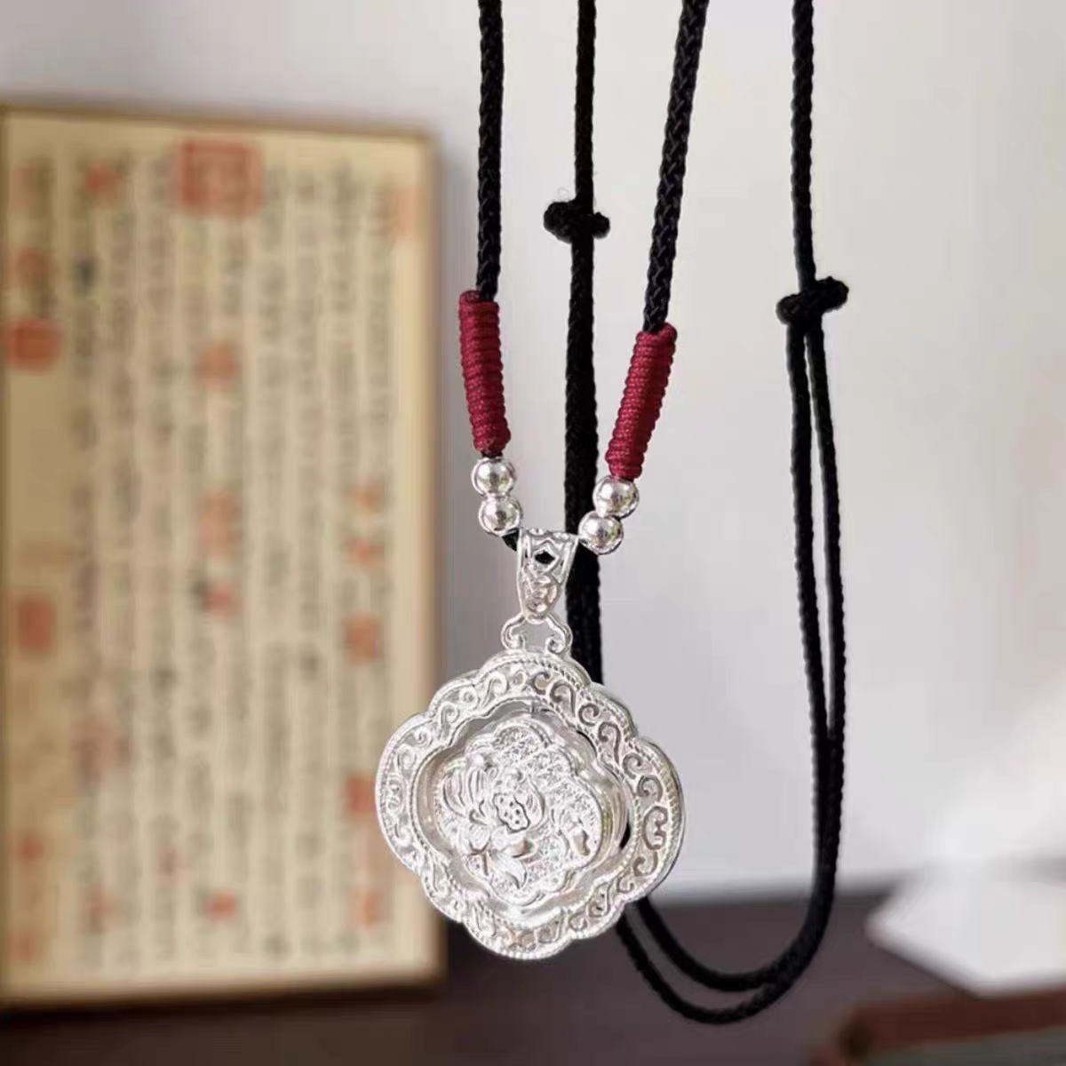 吊坠足银 999新中式方形平安锁吊坠双面转动莲花纯银福锁女款项链