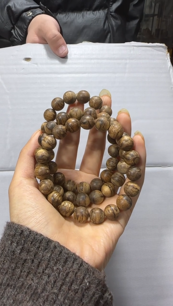 【闪购商品】沉香手串P12蚁漏料1.1单圈多样性发货发其一