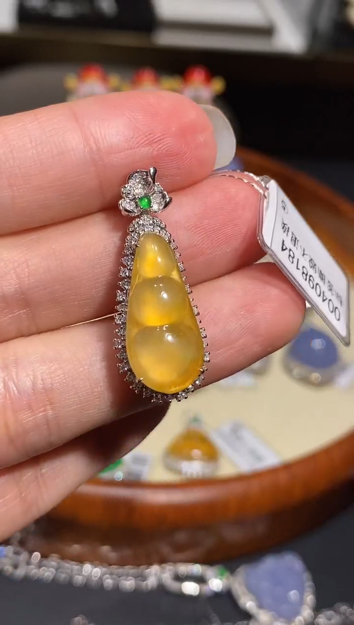 【闪购商品】翡翠吊坠(不含链)18K金镶嵌吊坠