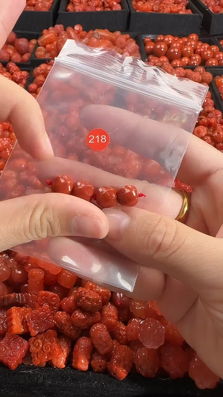 颈饰未镶嵌南红玛瑙1