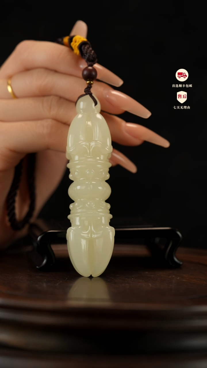云南石竹叶青雕刻：降魔杵手把件