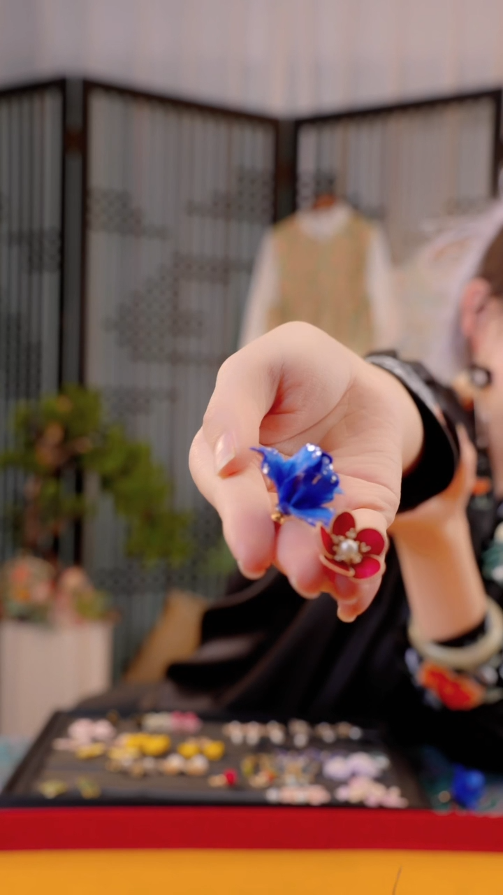 刺绣宇****哔非遗苏绣绒花手工饰品