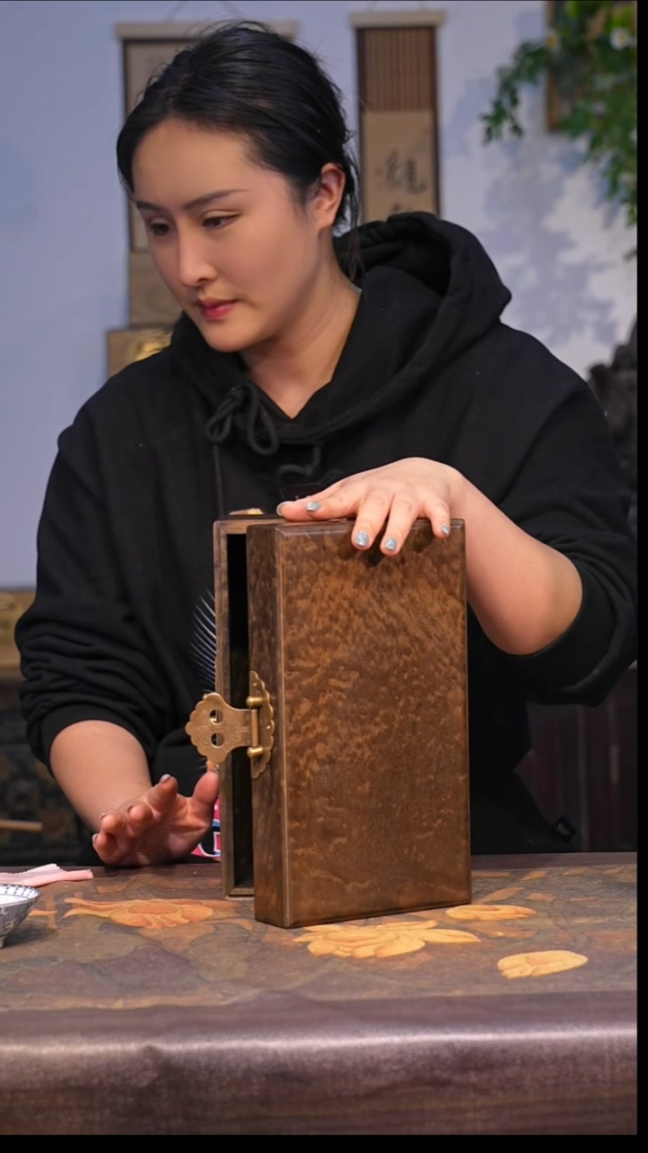 金丝楠小龙胆纹箱子阴沉料【5】