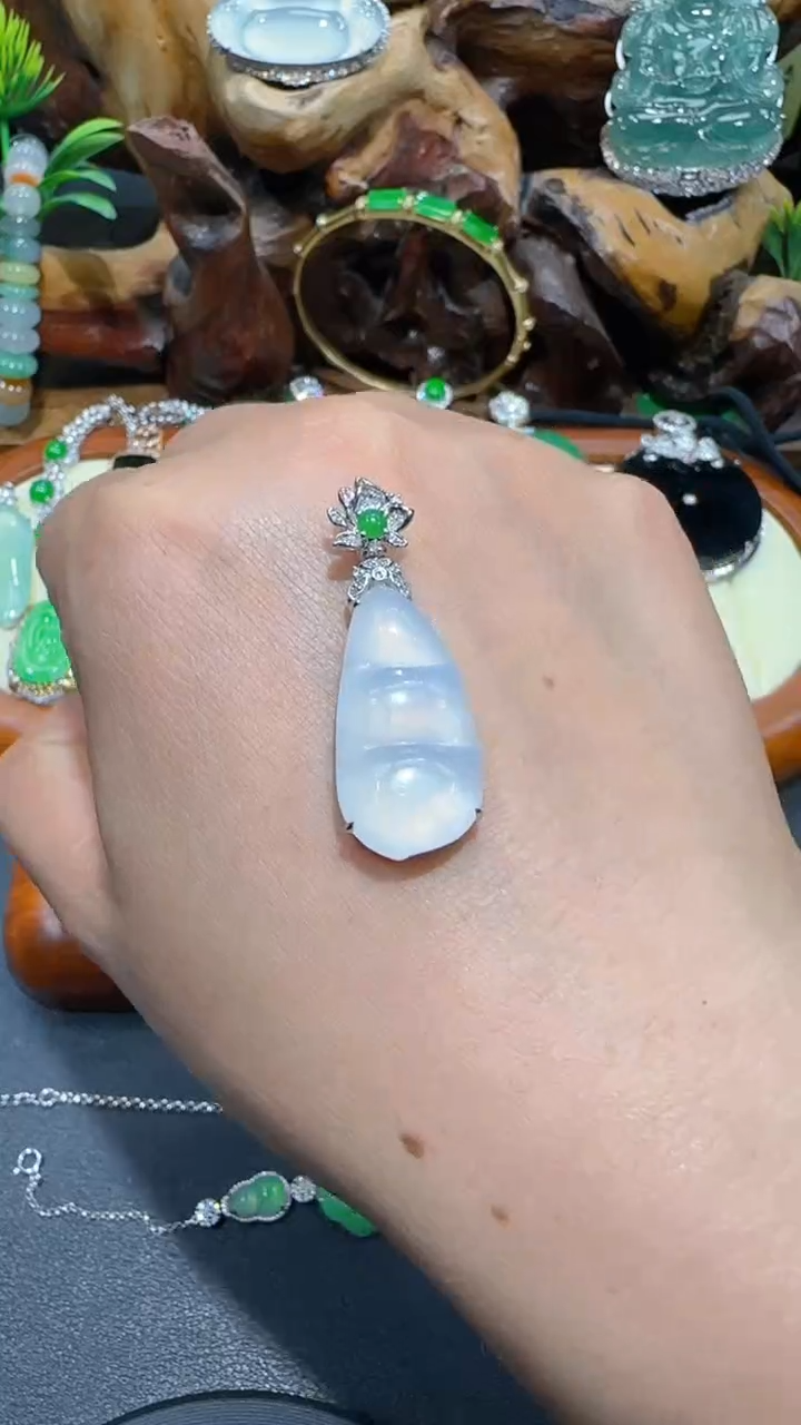 【闪购商品】翡翠吊坠(不含链)18K金镶嵌吊坠