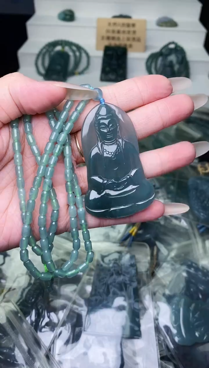 颈饰未镶嵌翡翠 