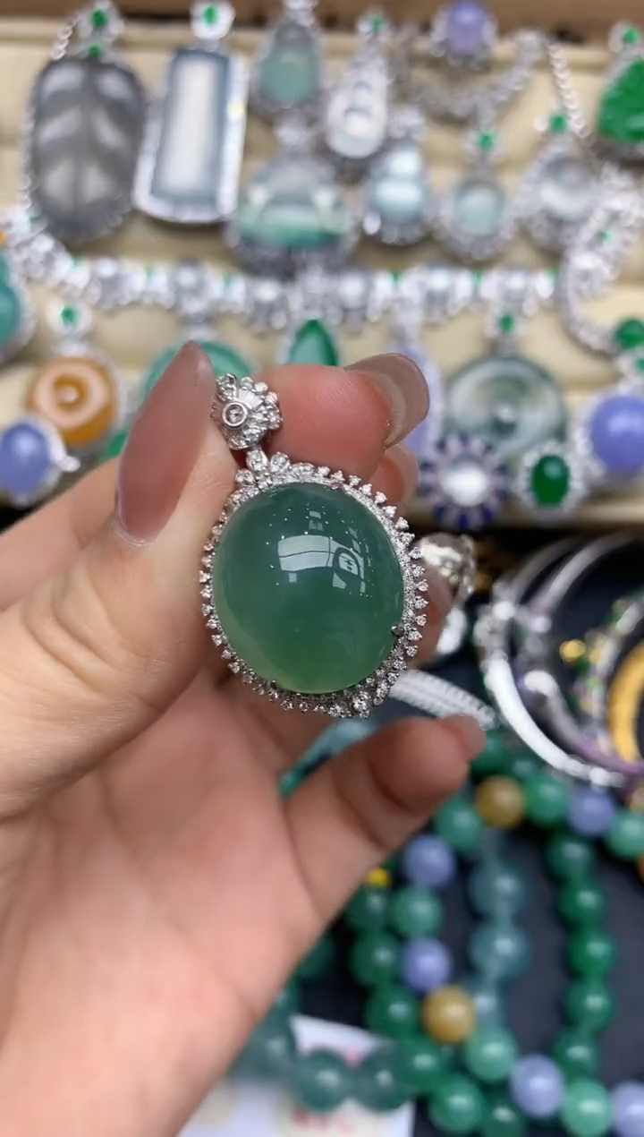 颈饰18K金镶嵌翡翠330-中国好珍宝