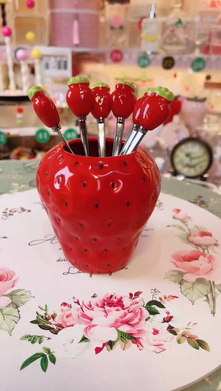 【闪购商品】摆件草莓水果叉品质好，发货快，放心拍