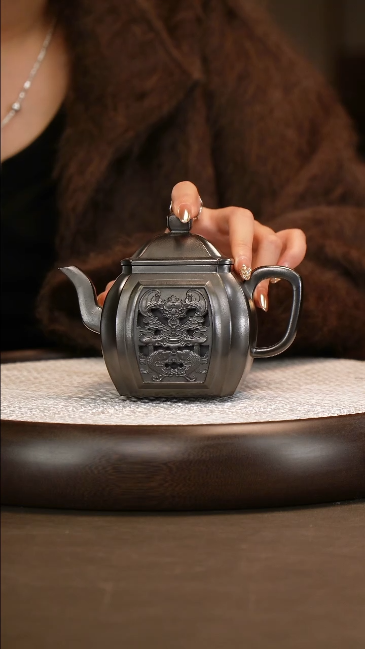 葛岳纯 福临八方 纯料石黄 300c/一笔龙字/龙盖杯/龙杯