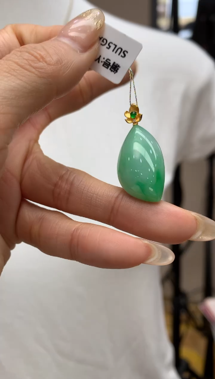 【闪购商品】翡翠颈饰18K金镶嵌随形