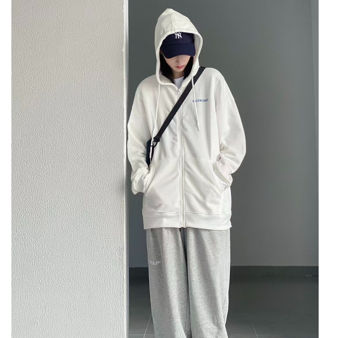 未使用 Balenciaga/巴黎世家 Balenciaga 拉链连帽衫M