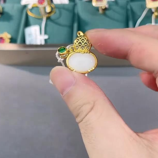 18k和田吊坠经典款LC479