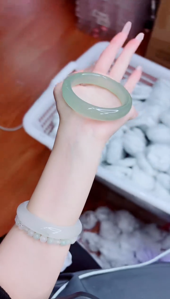 石英质玉手镯未镶嵌136/56.3