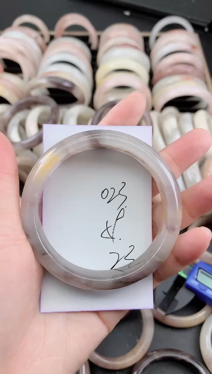 未镶嵌手镯石英质玉（金丝玉）023