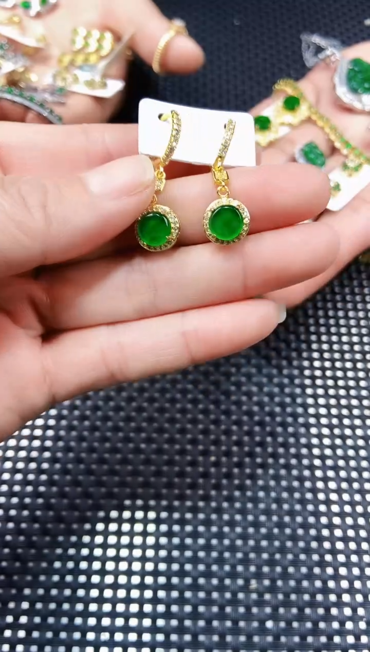 【闪购商品】翡翠耳饰未镶嵌11111111111