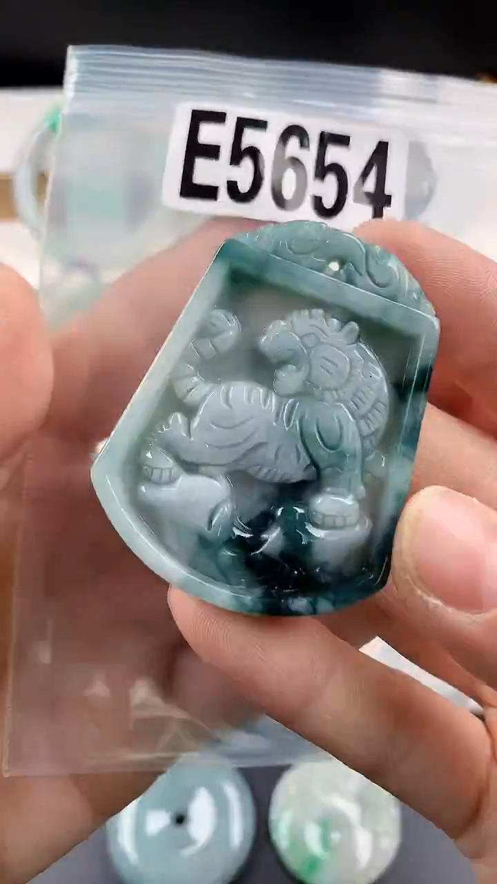 颈饰未镶嵌翡翠天然翡翠吊坠挂件