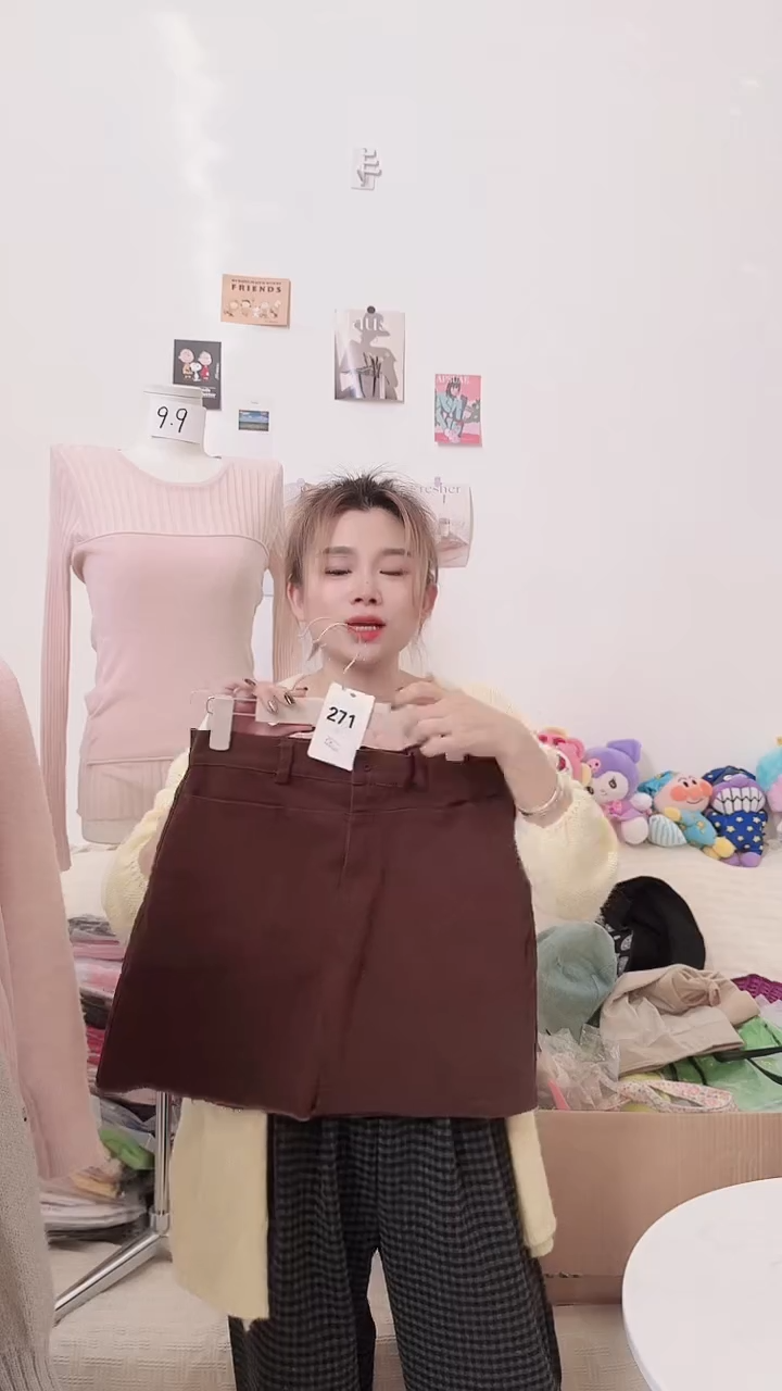 牛仔短裙，腰围68左右