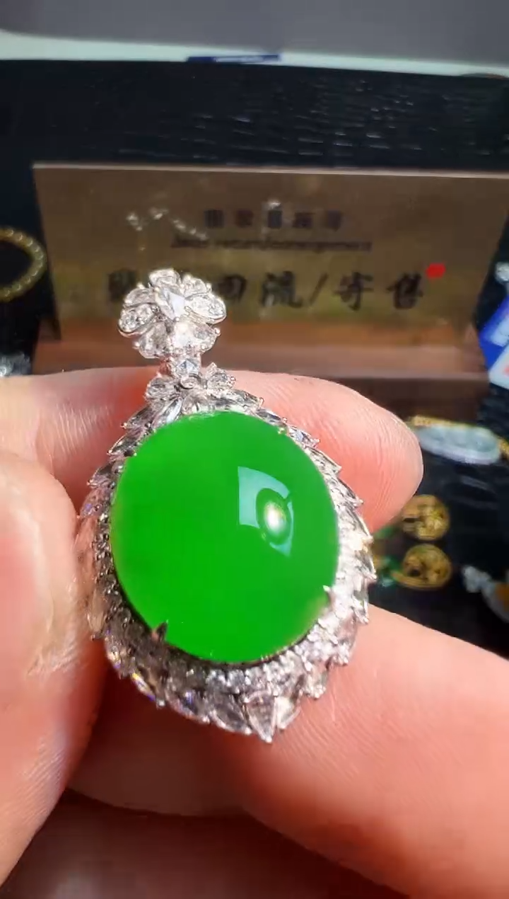 【闪购商品】翡翠颈饰18K金镶嵌翡翠回流