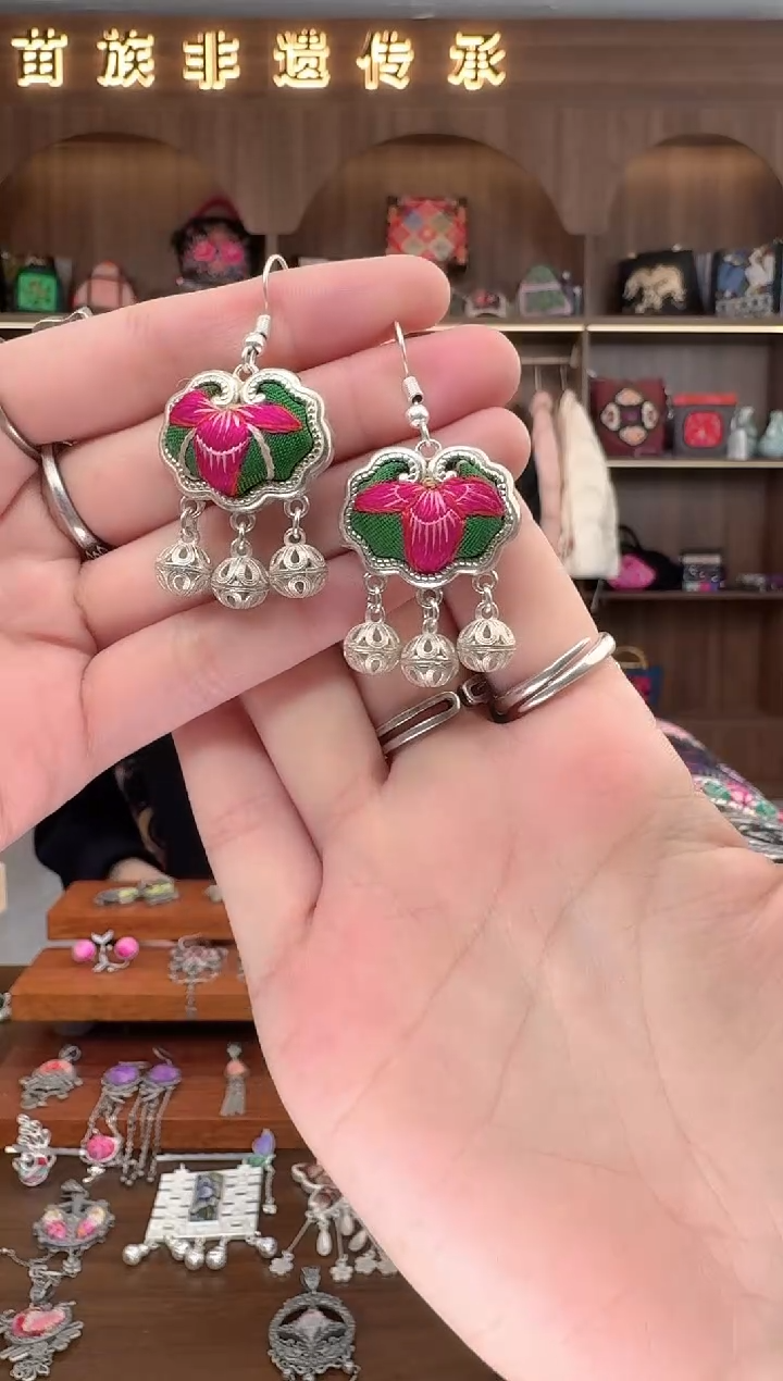 【闪购商品】织绣扶光苗绣传承99