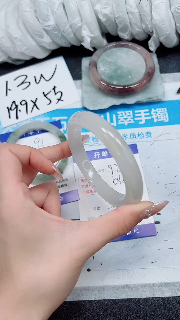 【闪购商品】石英质玉手镯未镶嵌A92-64/65