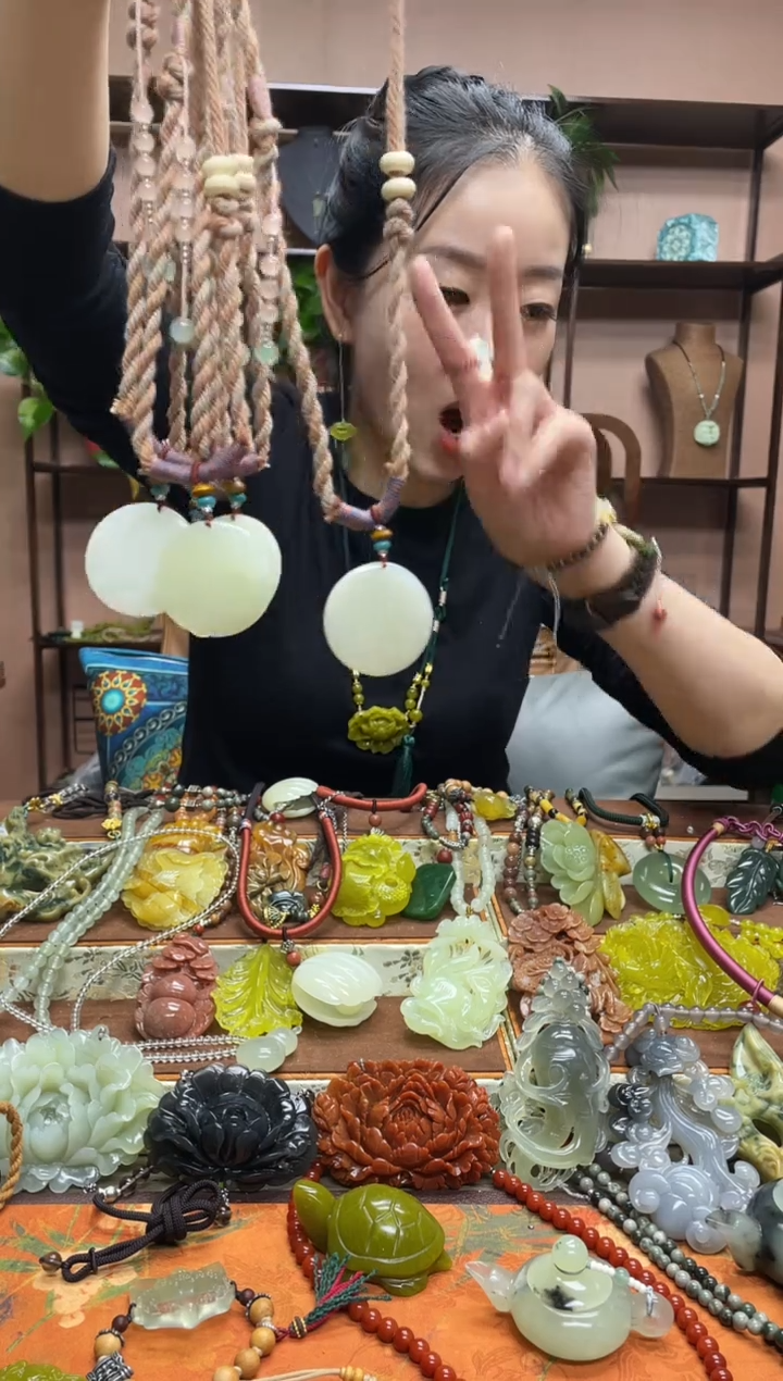 未镶嵌岫玉吊坠多样性发货发其中之一