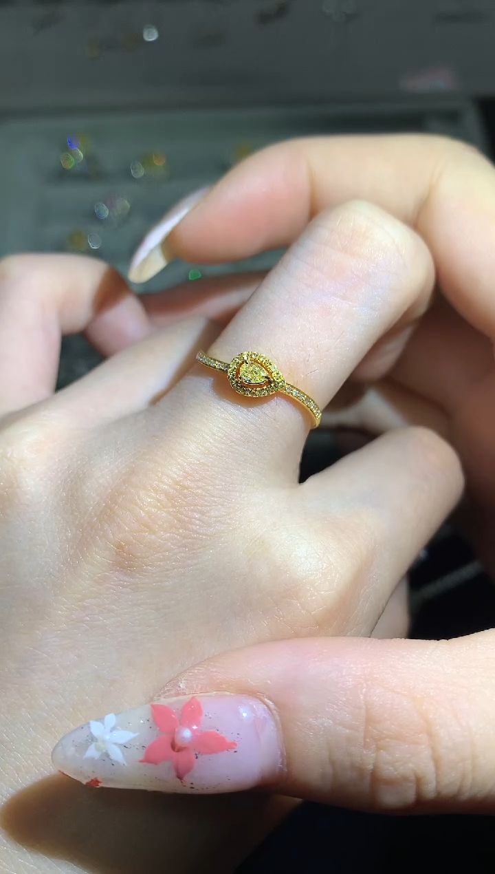 戒指18K金镶嵌钻石小柔甄选009