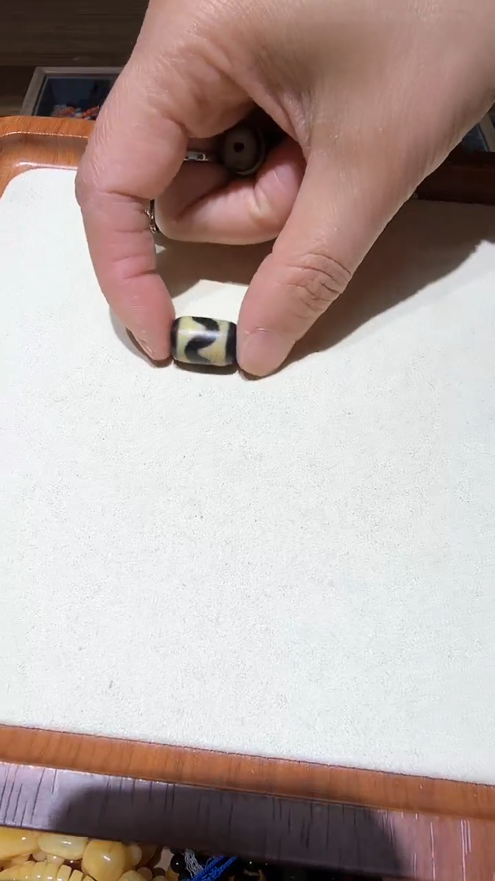 玛瑙/玉髓（覆膜）颈饰未镶嵌精品小虎牙