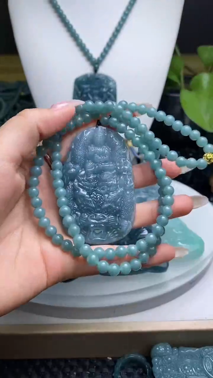 【闪购商品】翡翠未镶嵌颈饰         