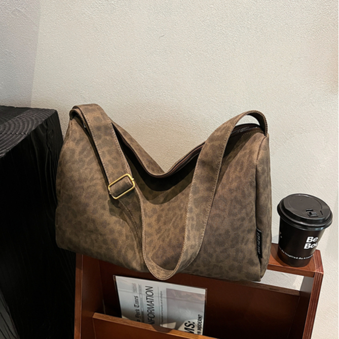 单肩耐磨单根单肩包防刮韩版防盗饺子包小众豹纹拉链