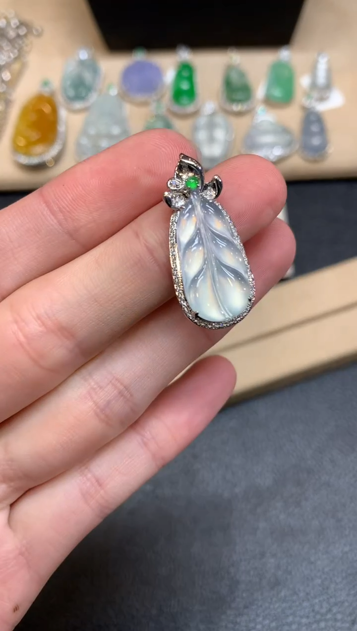 【闪购商品】翡翠颈饰18K金镶嵌叶子【无服务费】