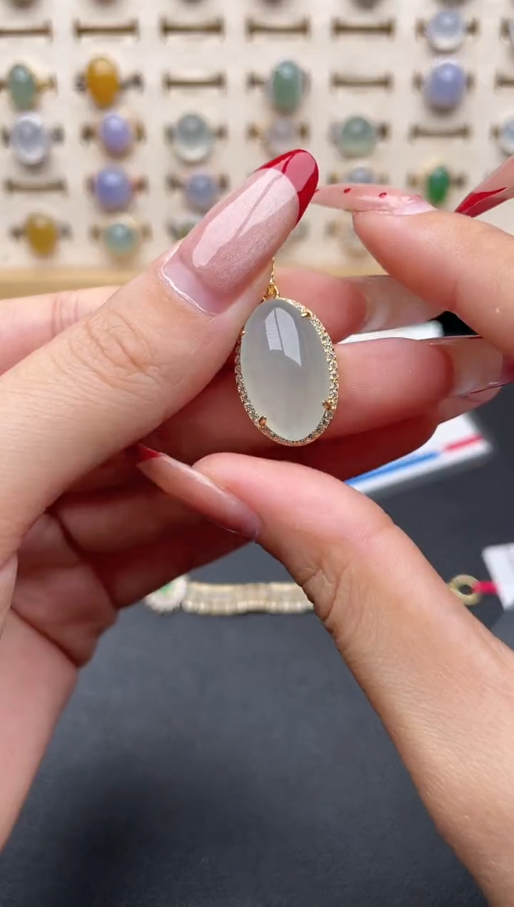 【闪购商品】翡翠吊坠(赠链)银S925镶嵌一物一证一礼盒