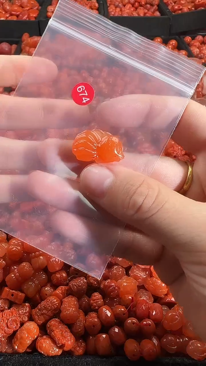 颈饰未镶嵌南红玛瑙1