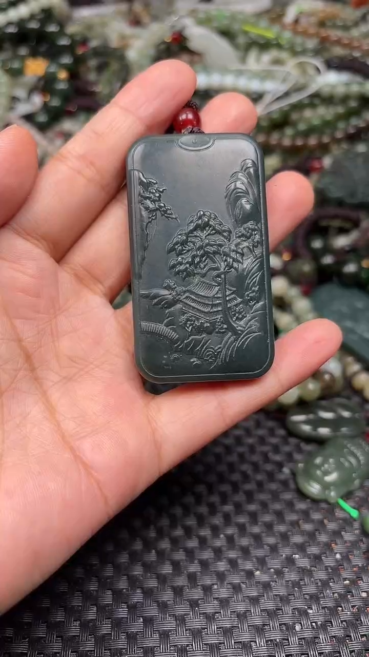 颈饰未镶嵌和田玉1
