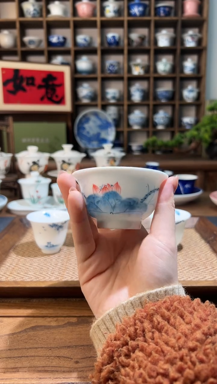 【闪购商品】100ml-荷花锦鲤压手杯     