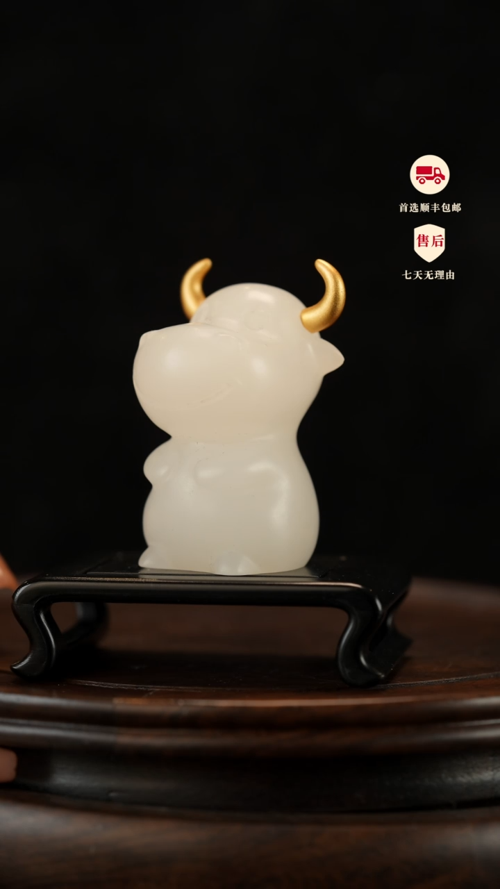 云南石荔枝白雕刻：生肖牛摆件