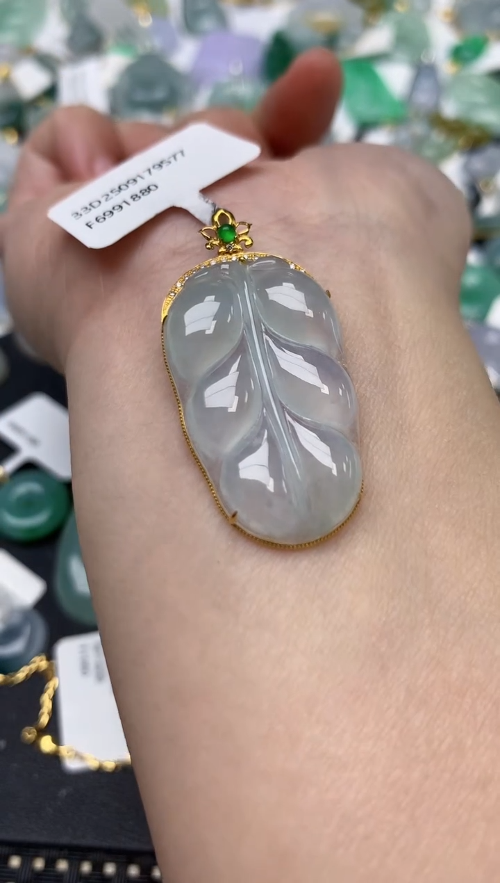 颈饰18K金镶嵌翡翠天然缅甸A货翡翠