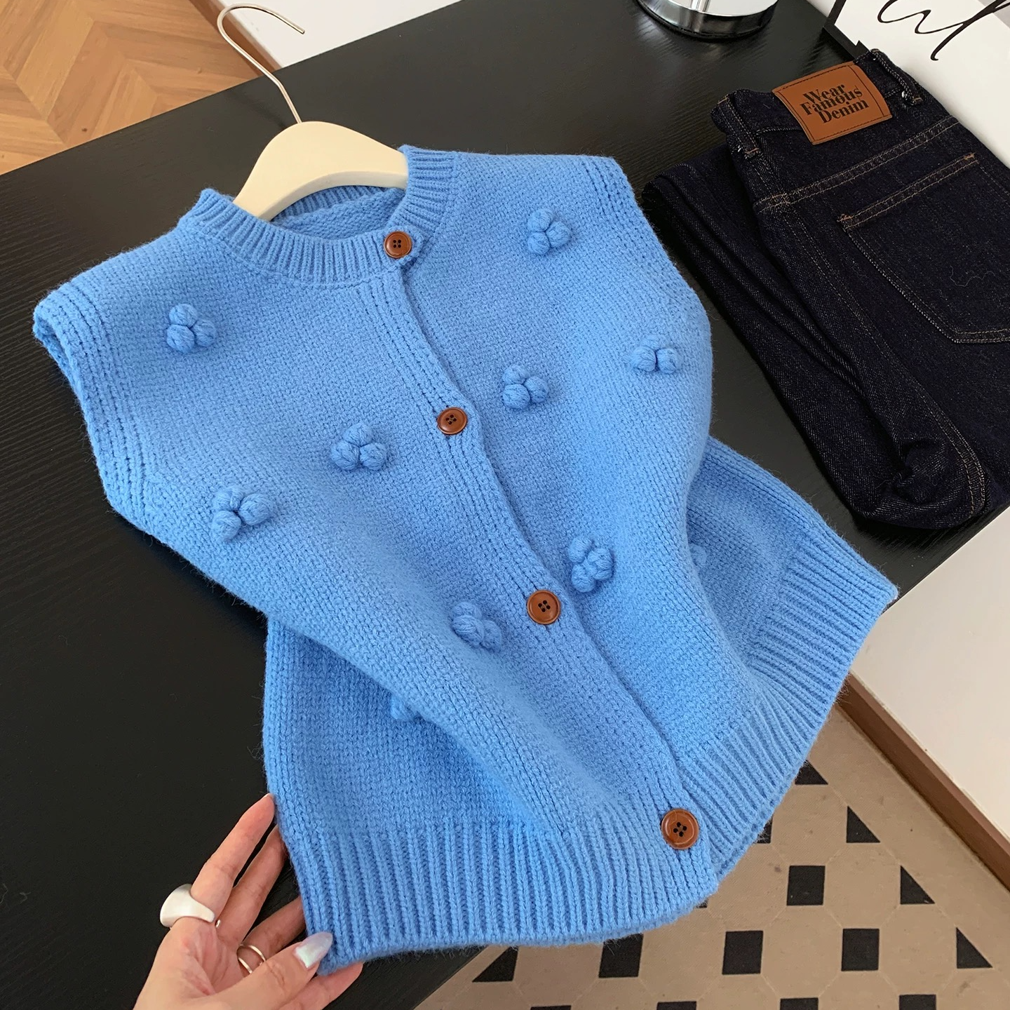 韩系高级感蓝色立体毛球针织马甲女秋季时尚气质叠穿无袖背心上衣