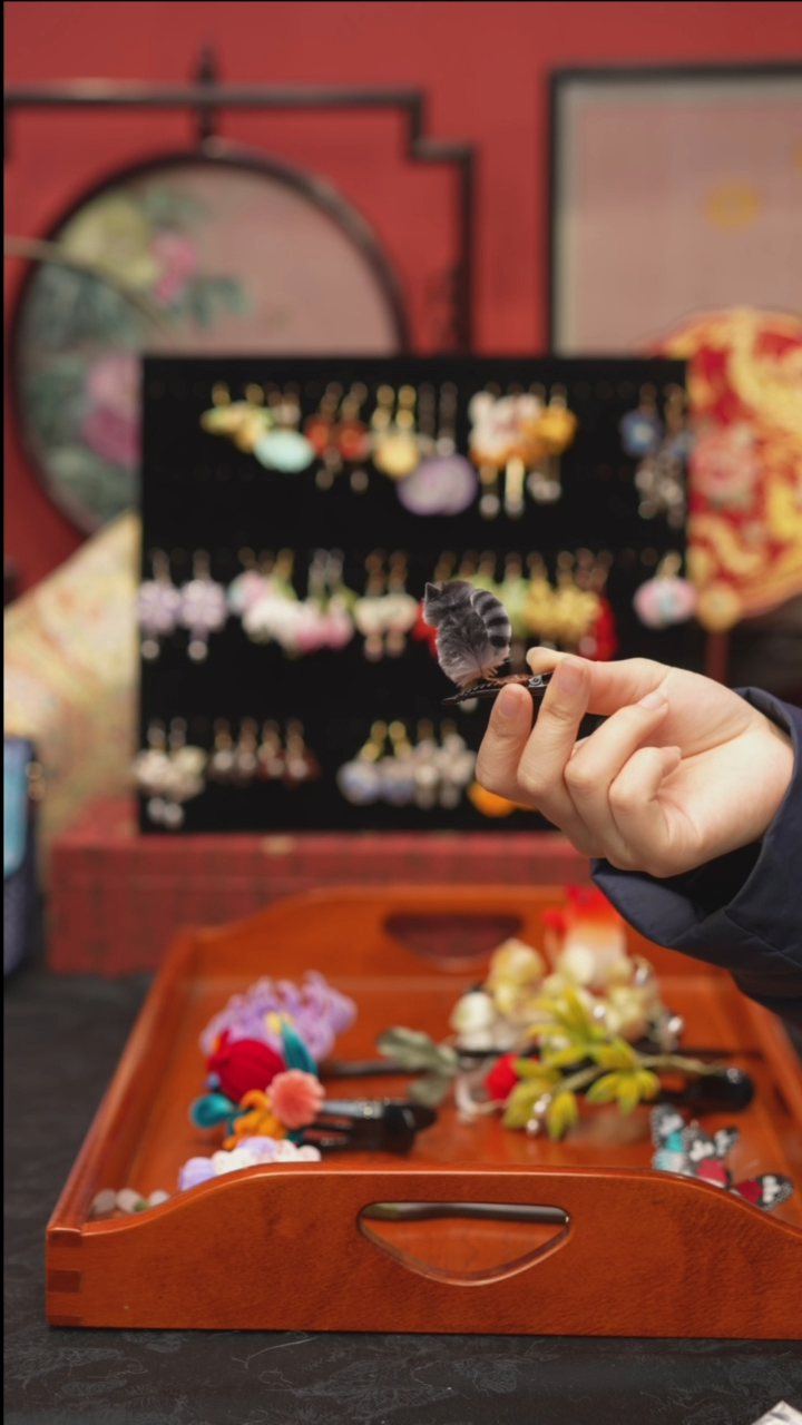 刺绣蓝**蝶非遗手工绒花饰品