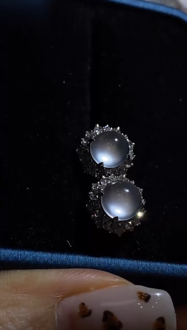 颈饰18K金镶嵌翡翠收到货48小时鉴赏期（超时不退不换）