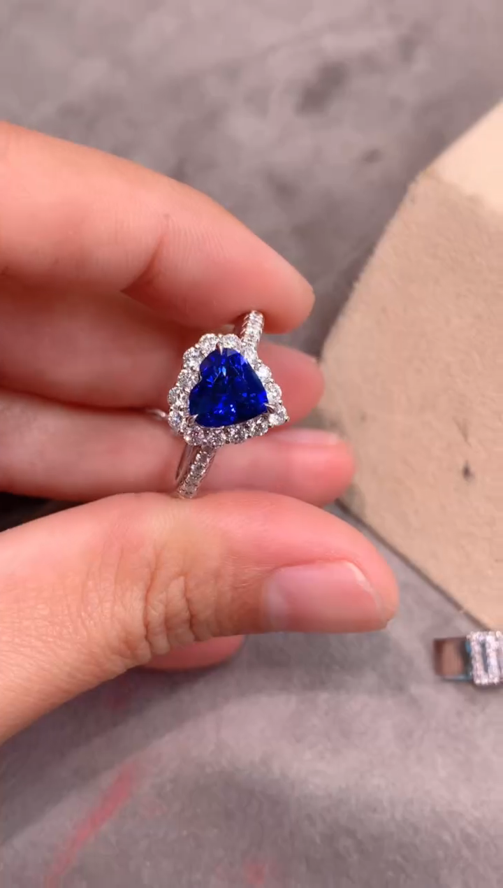 【闪购商品】蓝宝石戒指18K金镶嵌2.01CT
