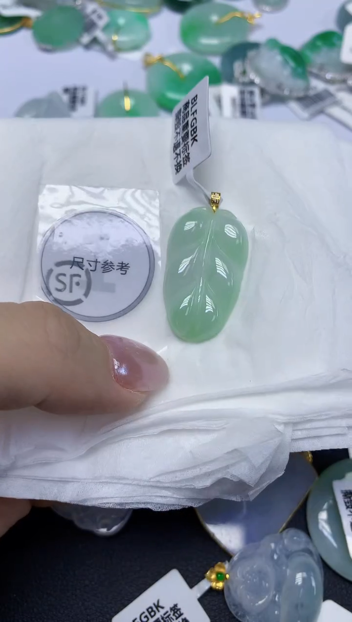 翡翠18K金镶嵌颈饰天然缅甸翡翠A货百元以上9元证书费自理