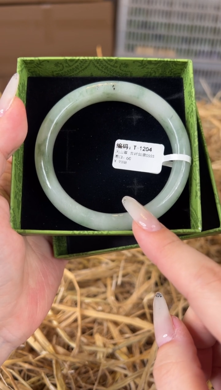 未镶嵌手镯石英质玉T1204